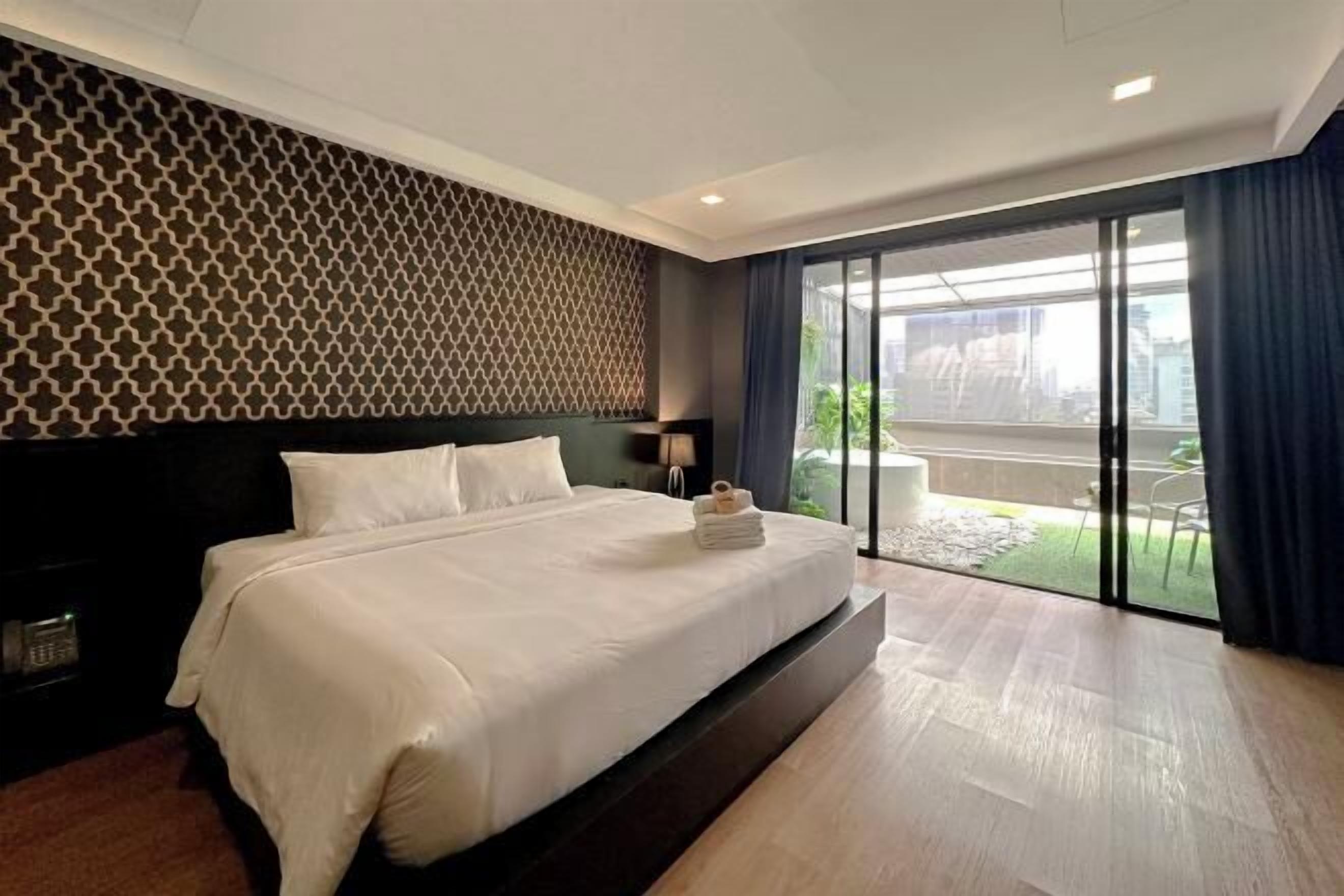 Minibar, in-room safe, desk, blackout curtains