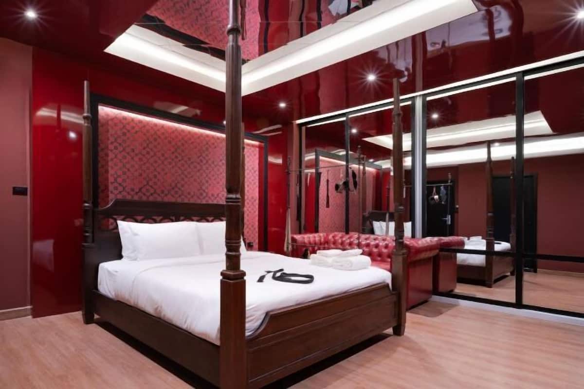 Minibar, in-room safe, desk, blackout drapes