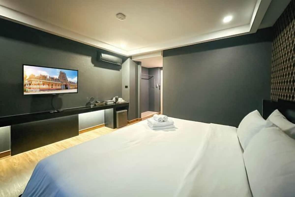 Minibar, in-room safe, desk, blackout drapes