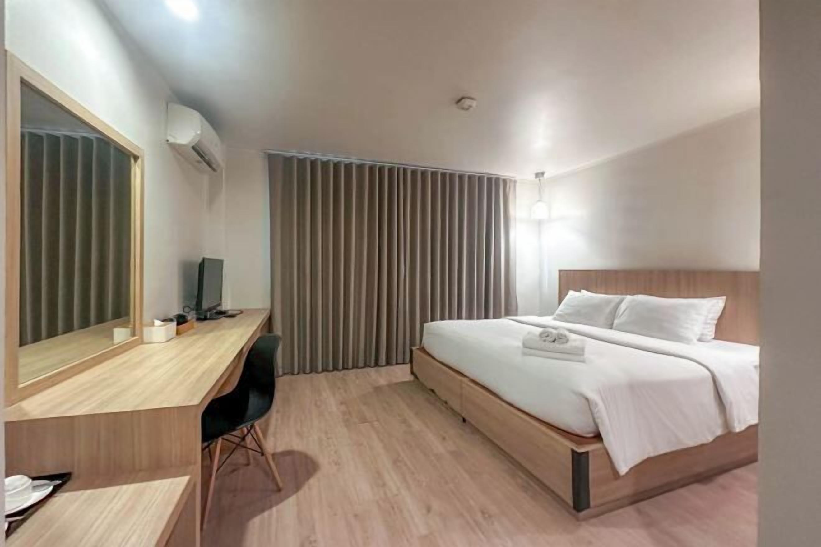 Minibar, in-room safe, desk, blackout drapes