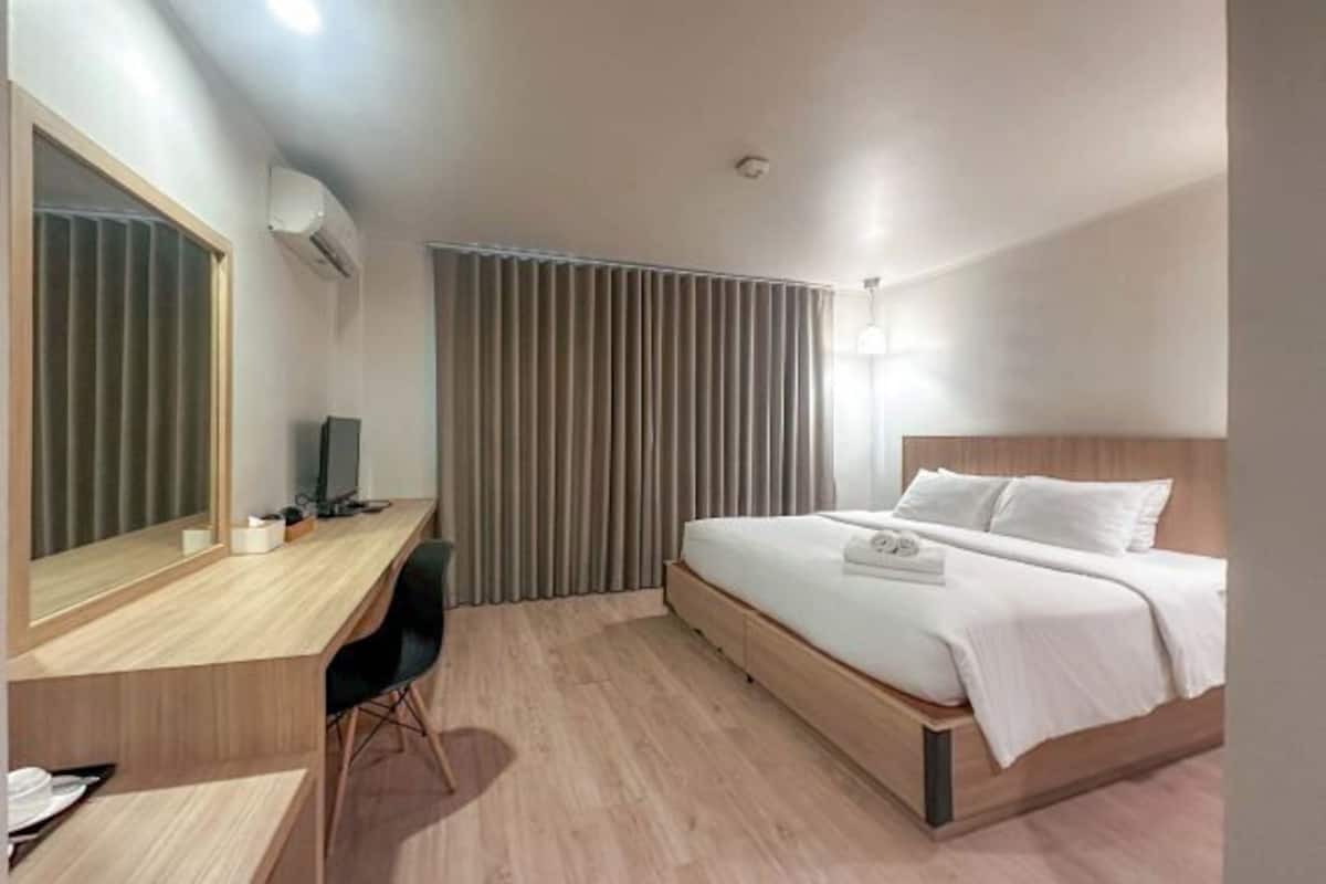 Minibar, in-room safe, desk, blackout drapes