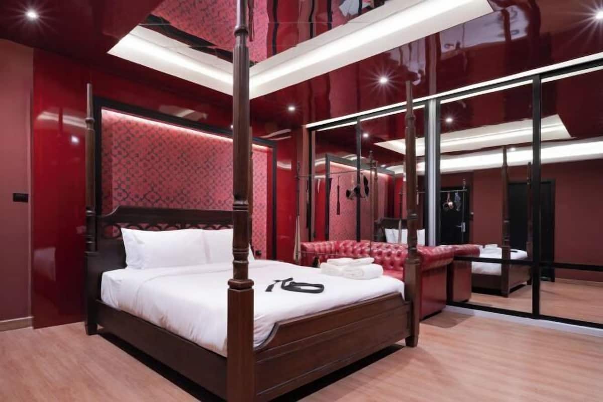 Minibar, in-room safe, desk, blackout curtains