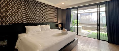 Suite Room | Frigobar, cofres nos quartos, escrivaninha, cortinas blackout