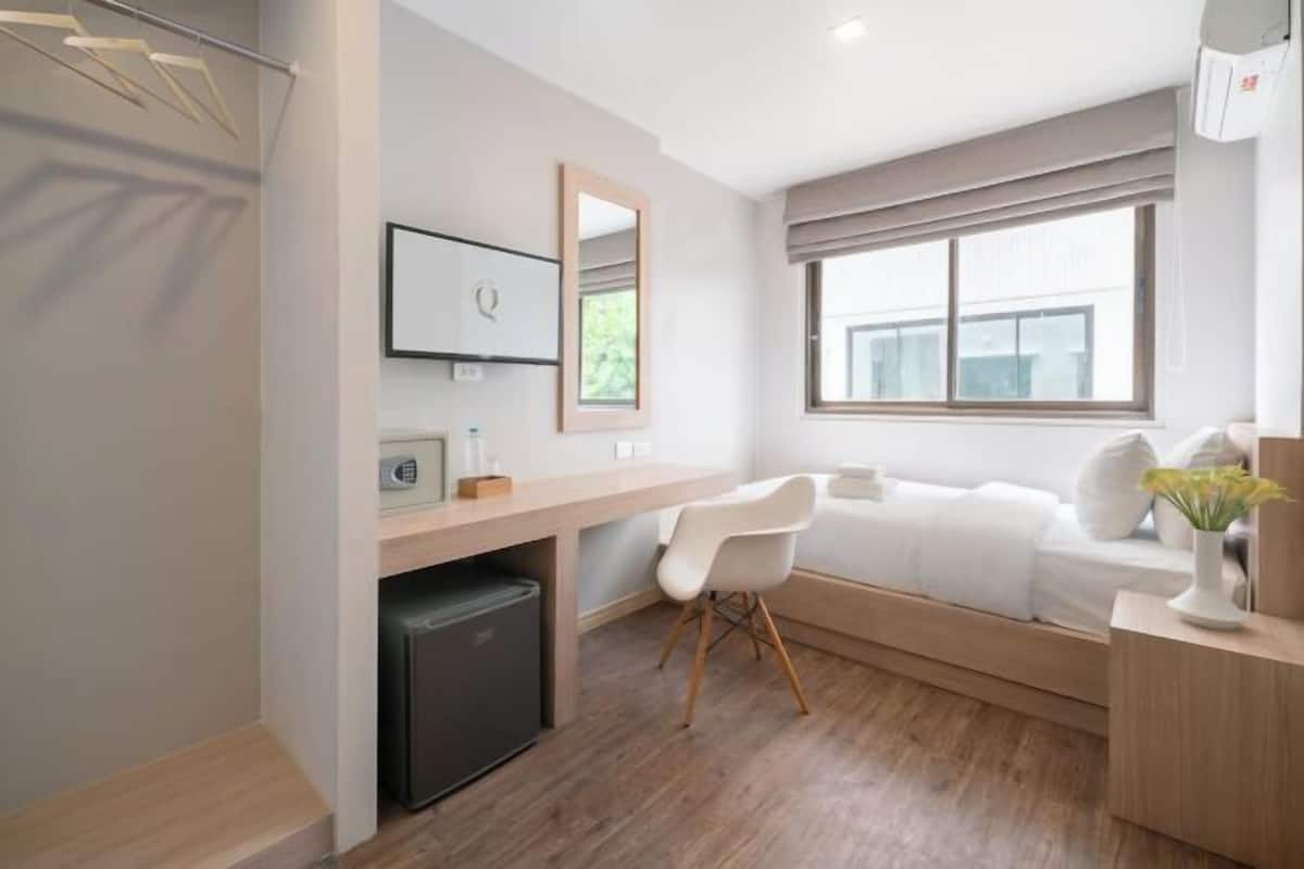 Minibar, in-room safe, desk, blackout curtains