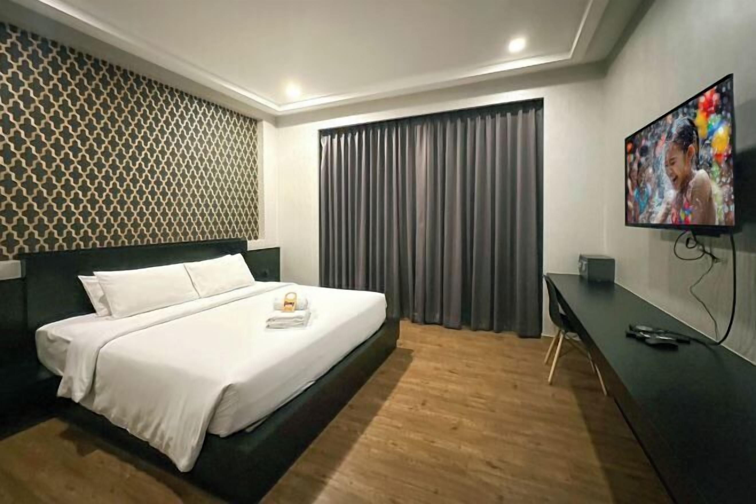 Minibar, in-room safe, desk, blackout curtains