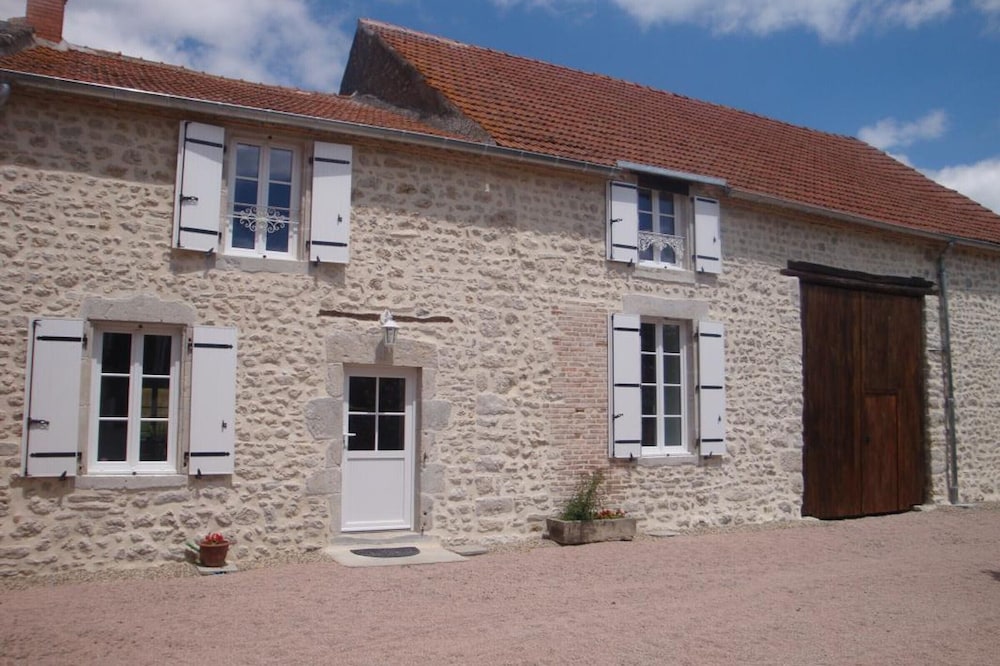 Gite Saint-Priest-d'Andelot, 1 bedroom, 2 persons