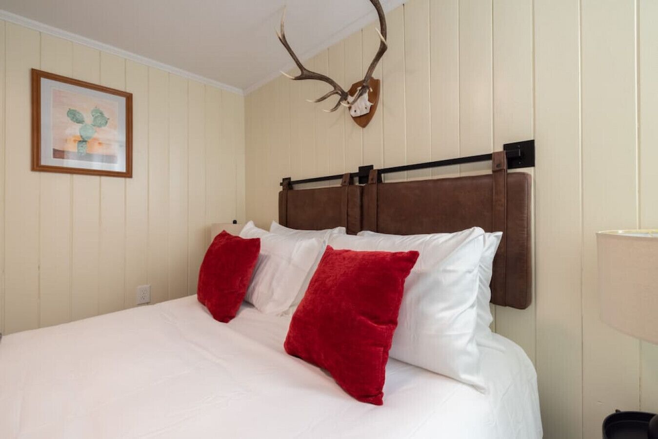 The Avery Flat · Near Mystic, Casinos + USCGA