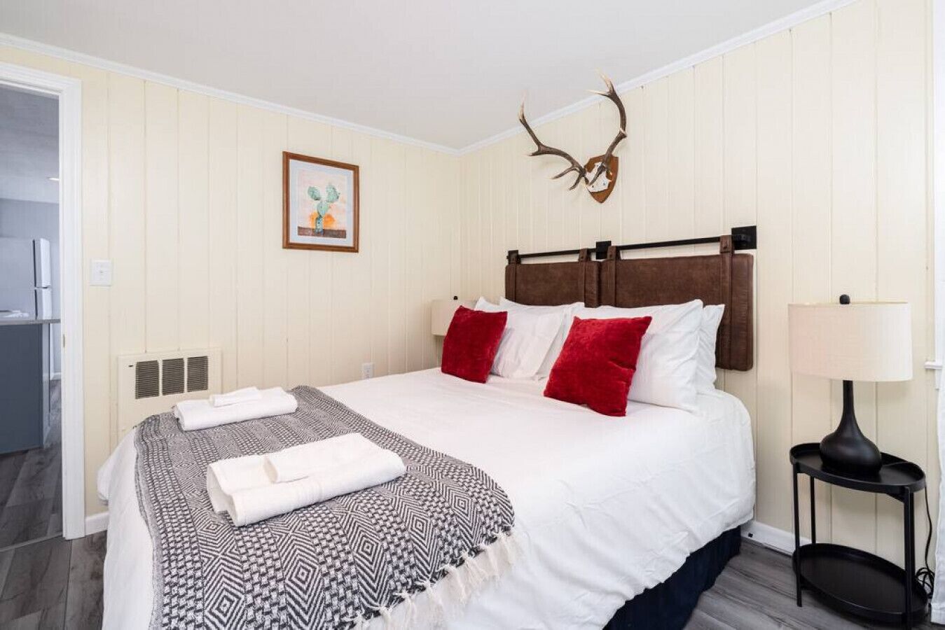 The Avery Flat · Near Mystic, Casinos + USCGA