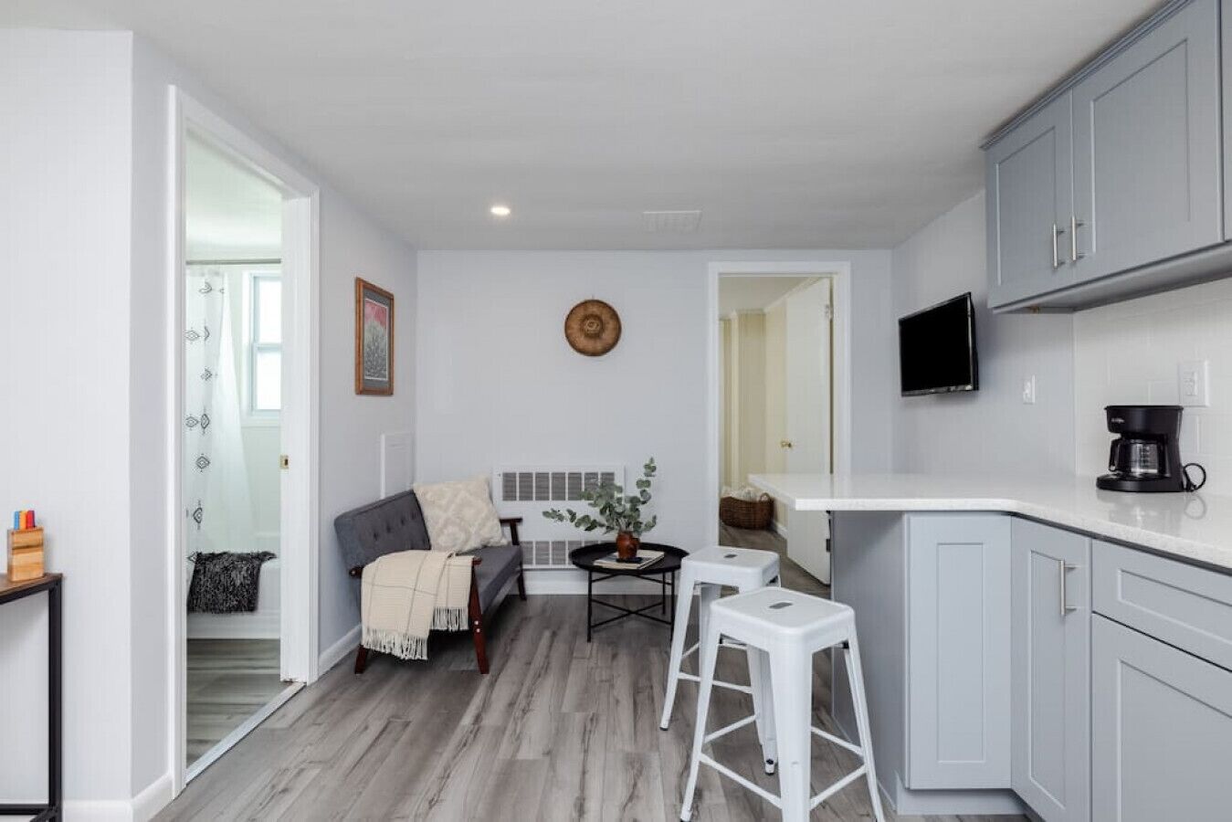 The Avery Flat · Near Mystic, Casinos + USCGA