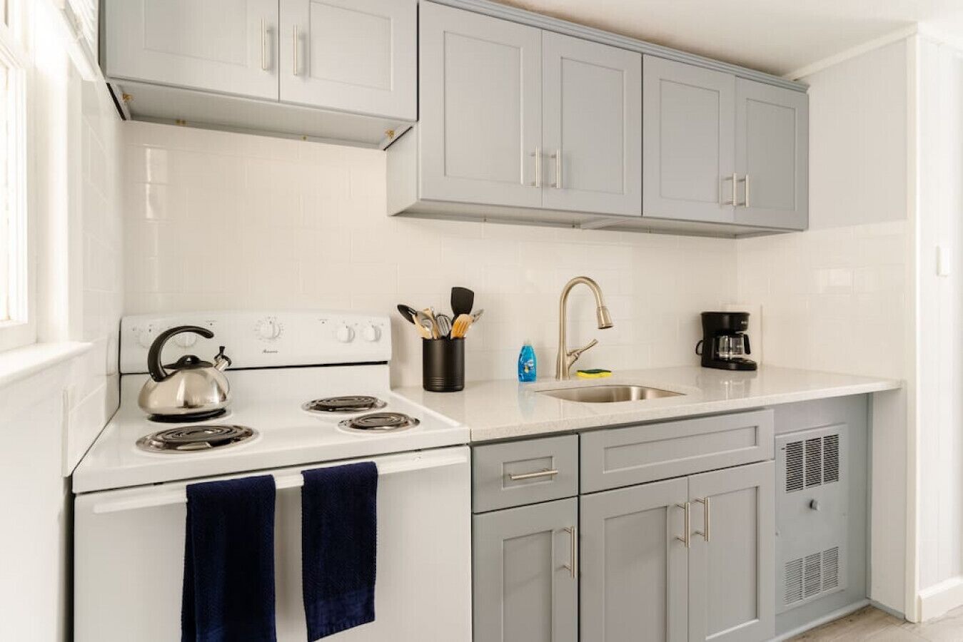 The Kelly Studio · Near Mystic, Casinos + USCGA