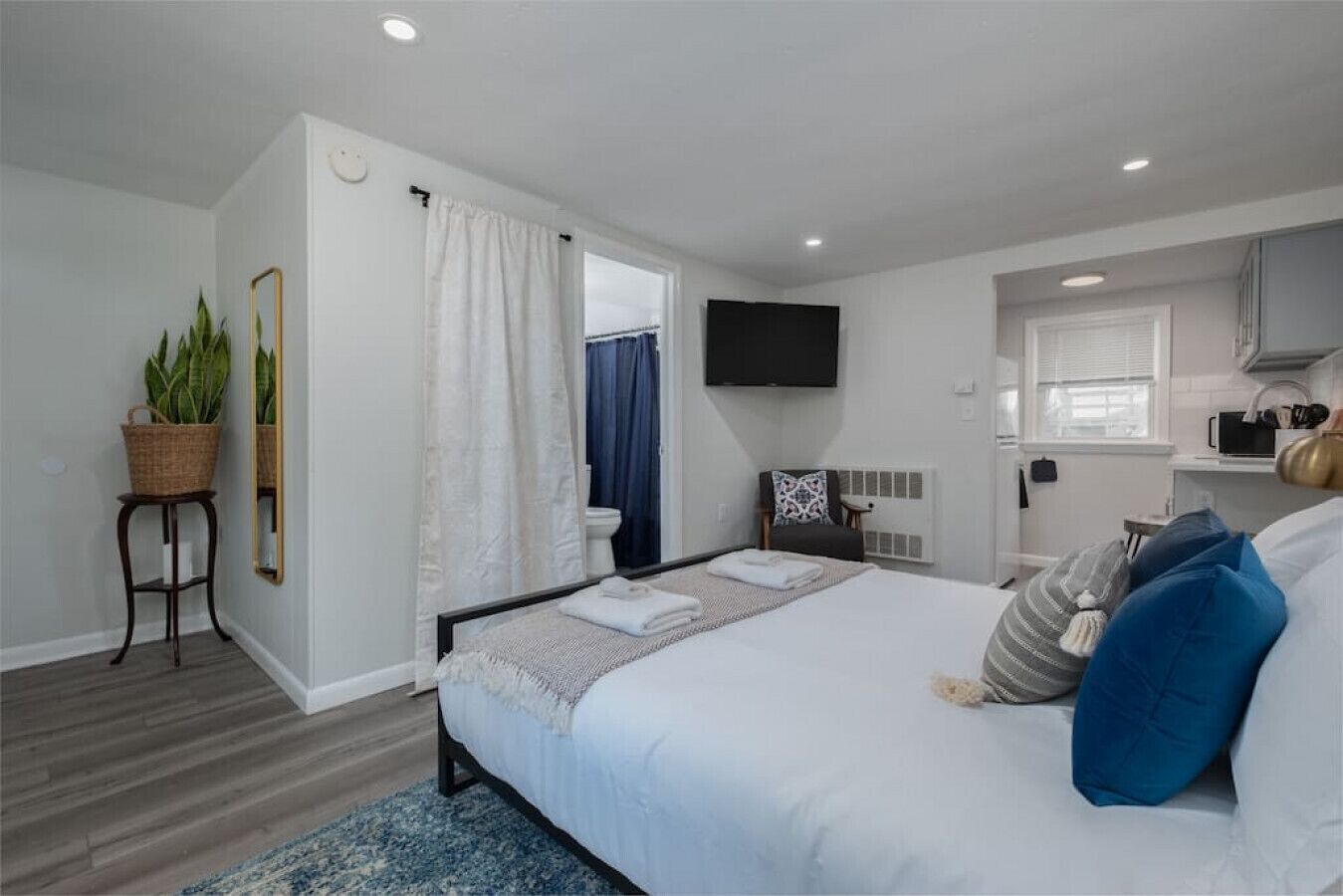 The Pratt Studio · Near Mystic, Casinos + USCGA