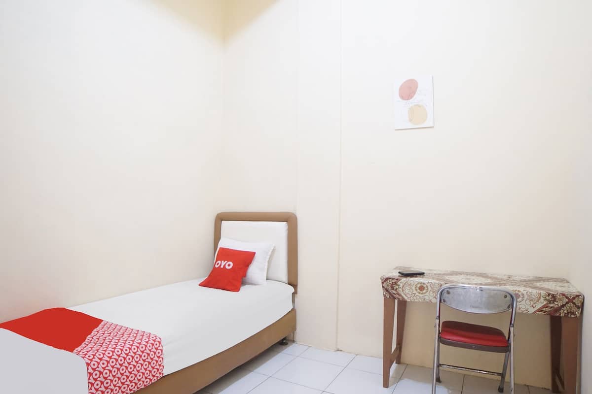 Economy Single Room | Free WiFi, bed sheets