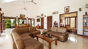 บริเวณนั่งเล่น