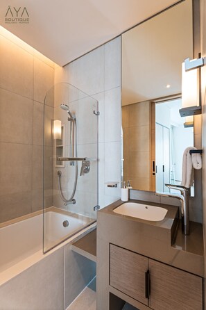 Premium Apartment, 1 Bedroom | Bathroom shower - Aya - Canal View From this 1BR in Jumeirah Gate Tower 1 (Dubai)