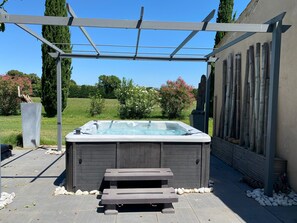 Outdoor spa tub - Authentic farmhouse between the Alpilles and the Camargue - Domaine des Princes (Arles)