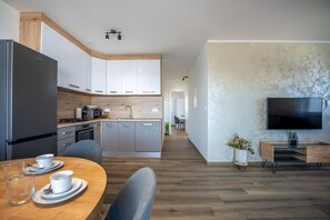 Fridge, microwave, oven, stovetop - Villa Ema and Ana (Pula)