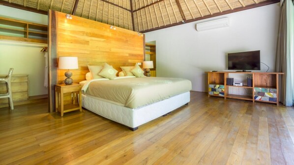 2 bedrooms, laptop workspace, iron/ironing board, bed sheets