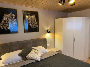 1 bedroom, WiFi, bed sheets