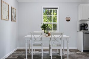 Dining - 3 King bedrooms - Beautiful New Port Richey (New Port Richey)