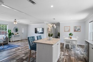 Interior - 3 King bedrooms - Beautiful New Port Richey (New Port Richey)