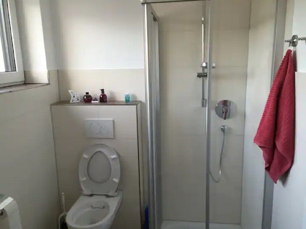 Close to Shopping Possibilities and Restaurants/take Away