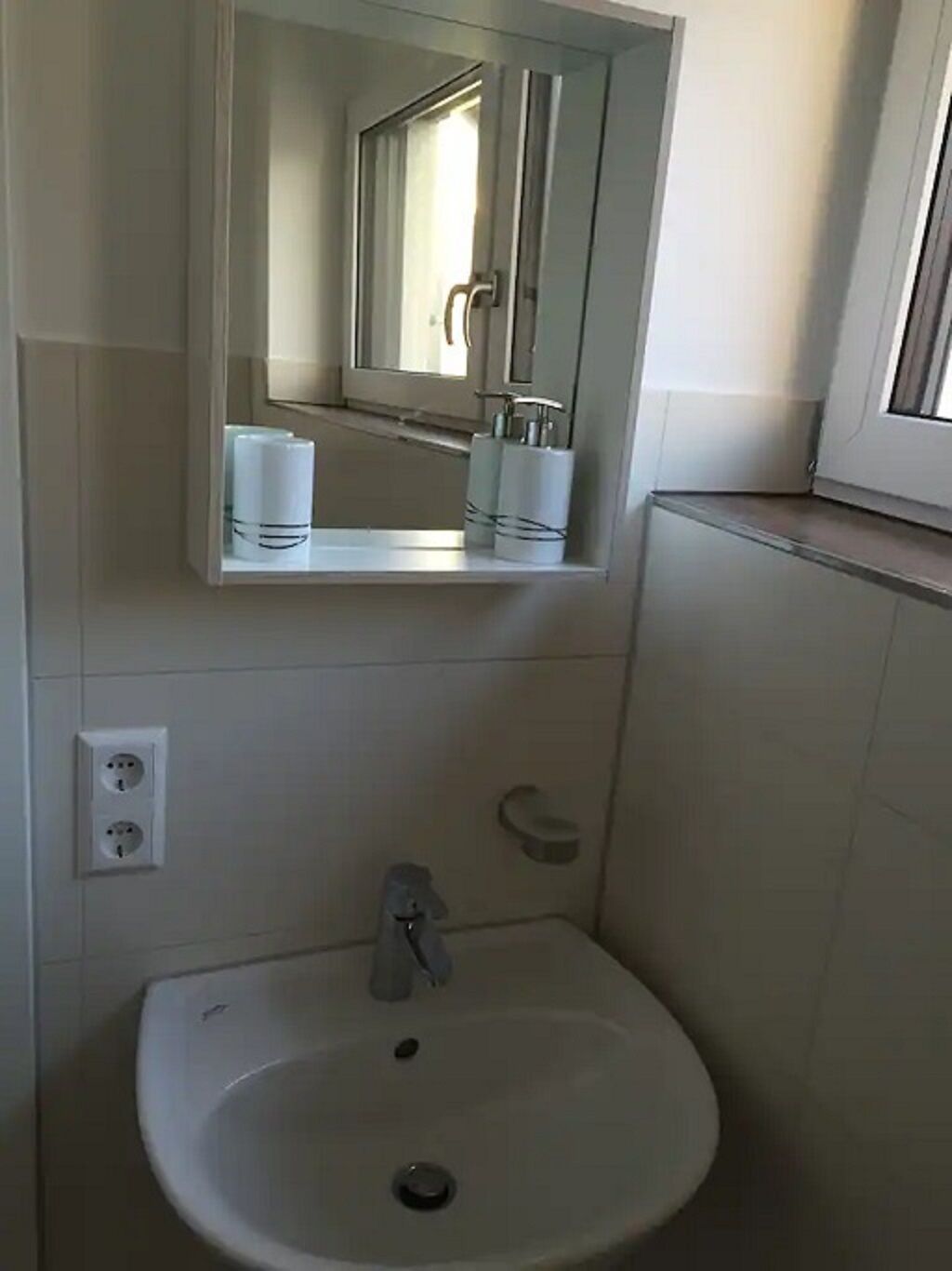 Close to Shopping Possibilities and Restaurants/take Away