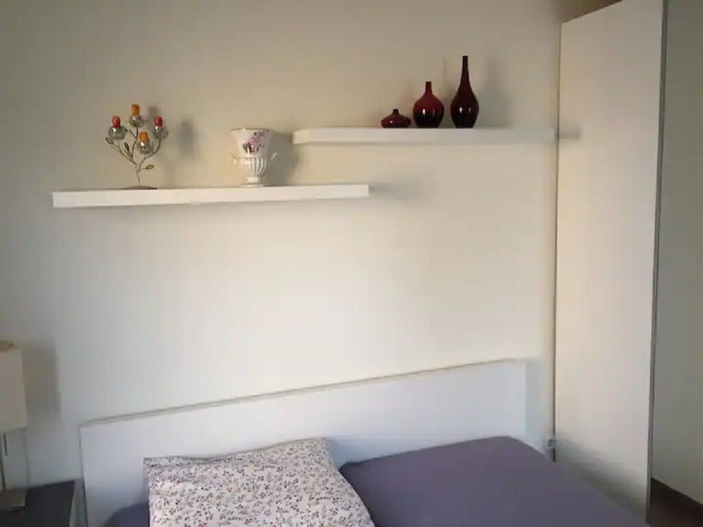 Close to Shopping Possibilities and Restaurants/take Away