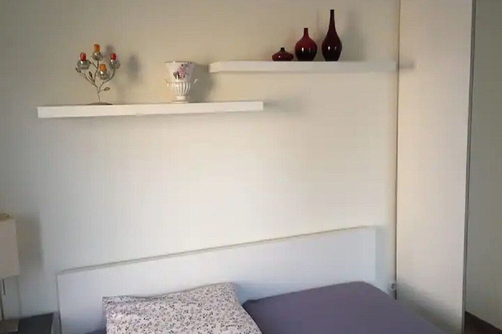 Close to Shopping Possibilities and Restaurants/take Away