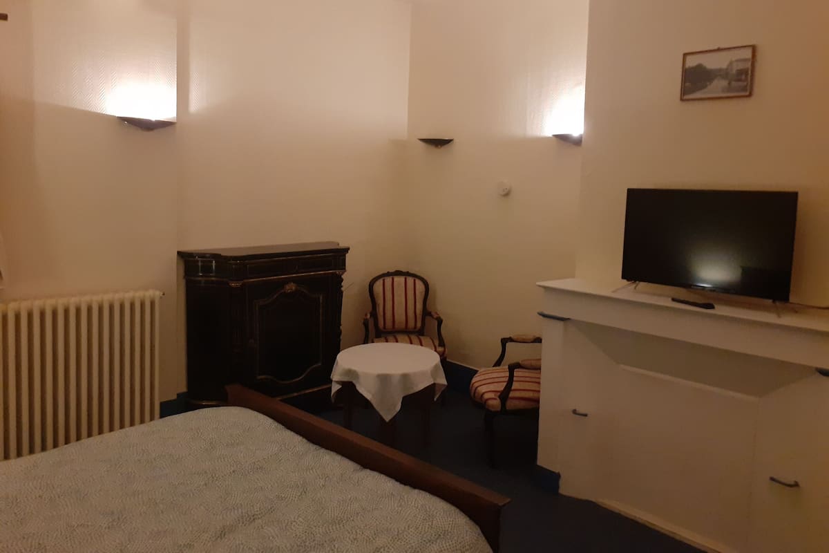 Classic Double Room | WiFi (free), individually decorated, bed sheets