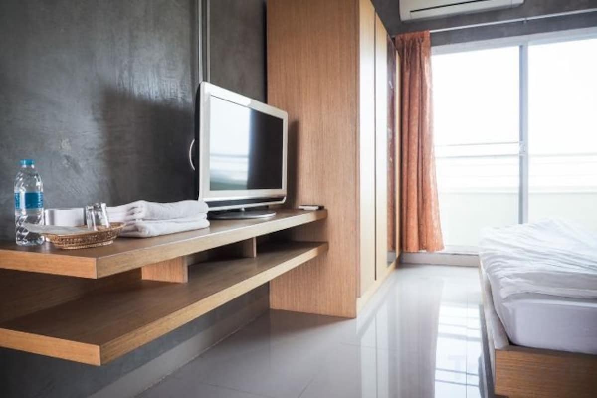 Desk, rollaway beds, free WiFi, bed sheets