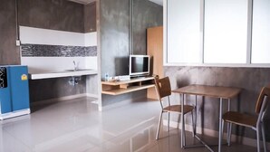 Excutive Suite Riverview | デスク、可動式ベッド、WiFi (無料)、ベッドシーツ