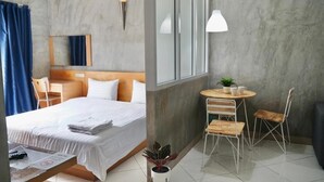 Excutive Suite Riverview | デスク、可動式ベッド、WiFi (無料)、ベッドシーツ