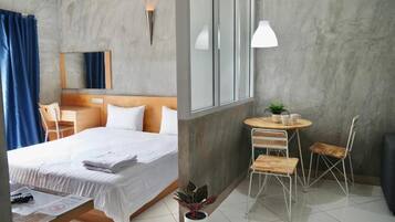 Excutive Suite Riverview | Desk, rollaway beds, free WiFi, bed sheets