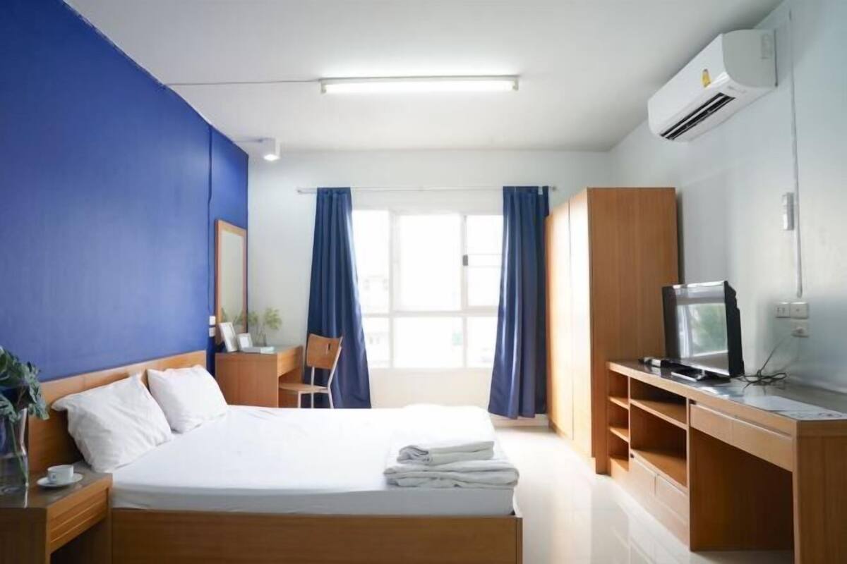 Desk, rollaway beds (surcharge), WiFi (free), bed sheets