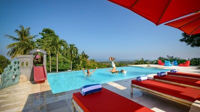 Lovely 3BR Villa W/ Amazing Pool & Sea Views, Bali Villa 2235