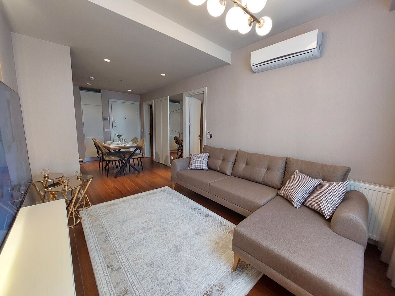 The Most Stylish Flat In Town Apt. 73