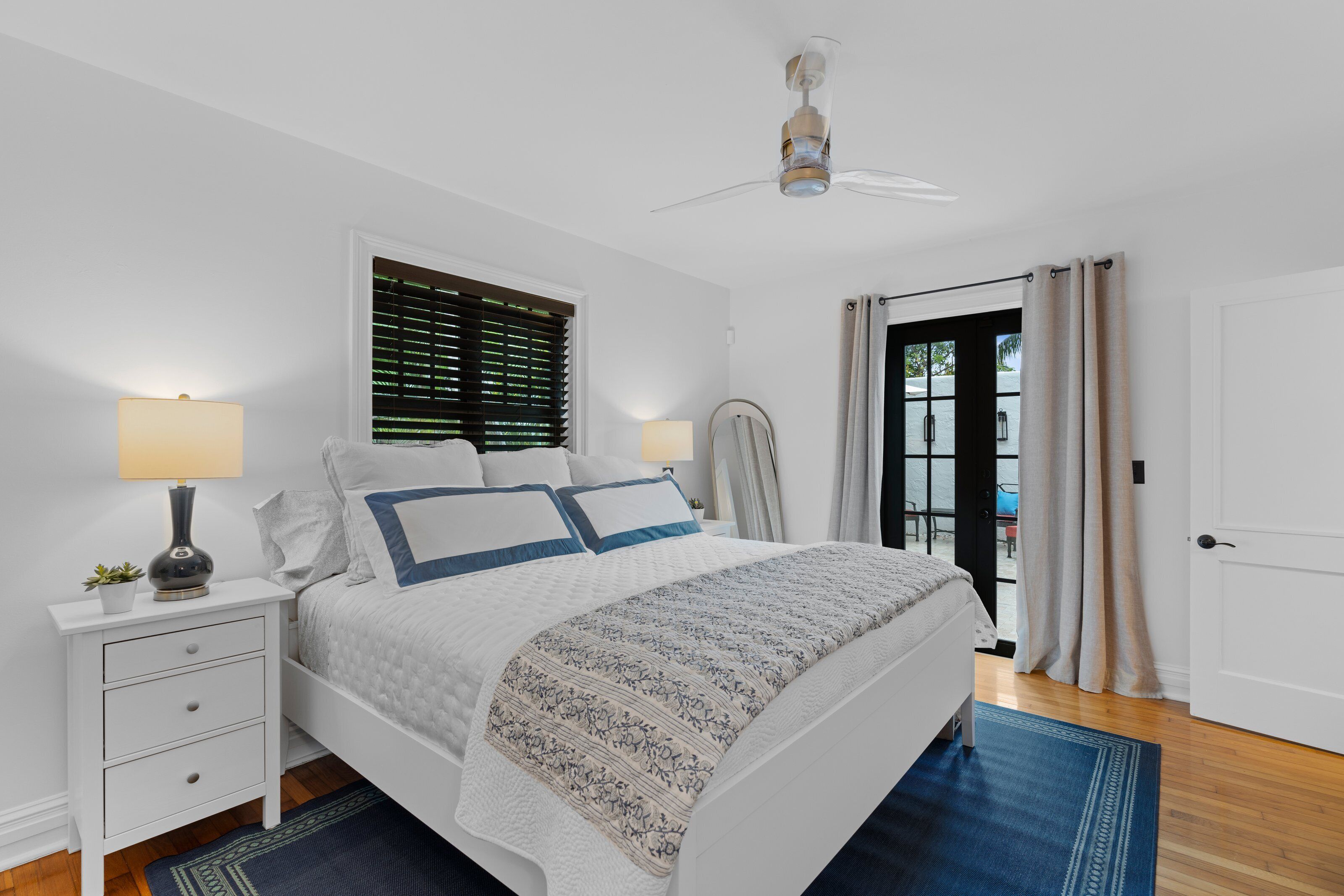 4 bedrooms, desk, iron/ironing board, travel crib