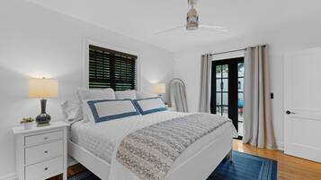 4 bedrooms, desk, iron/ironing board, travel crib