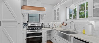 Luxury and Historic Elegance in a Charming West Palm Beach Villa. Pet Friendly!