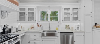 Luxury and Historic Elegance in a Charming West Palm Beach Villa. Pet Friendly!