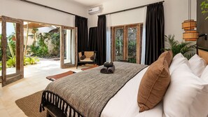 Villa (4 Bedrooms) | Property amenity - Cozy 4BR Villa With Amazing Pool Area, Bali Villa 2210 (Seminyak)