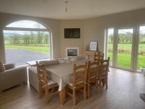 Dining - Charming 4-bed Lodge in Mooncoin (Mooncoin Village)