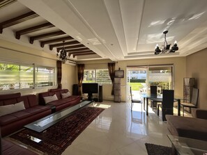 TV - Maison Plage Harhoura 500m Plage (Rabat)