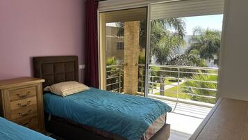3 bedrooms, internet, bed sheets