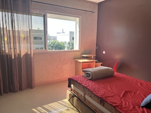 3 bedrooms, internet, bed sheets