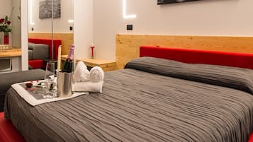 Comfort szoba | Pehelypaplan, memóriahabos ágy, minibár és széf a szobában