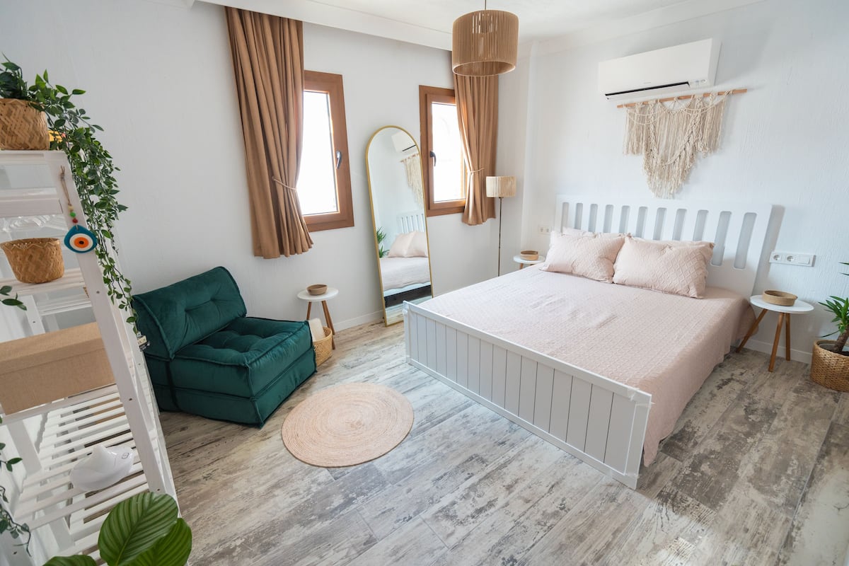 Deluxe Double Room | Hypo-allergenic bedding, individually decorated, soundproofing