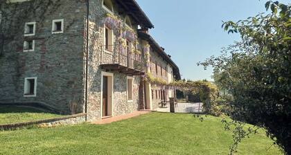 Farmhouse with a view of Monferrato - Exclusive structure! 35km from the sea