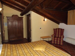 10 slaapkamers, een strijkplank/strijkijzer, reisbedje, gratis wifi