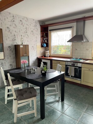 Fridge, stovetop, dishwasher, coffee/tea maker